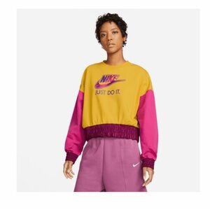 WOMEN'S NIKE
SPORTSWEAR FLEECE
CREWNECK
